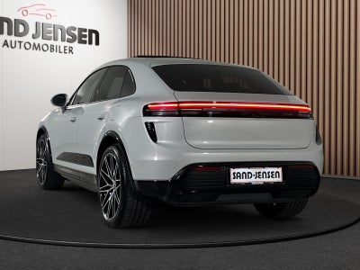 Porsche Macan Turbo Van