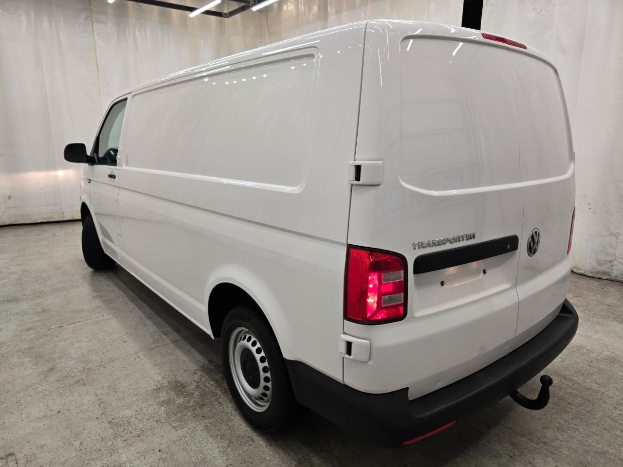 VW Transporter TDi 102 Kassevogn lang