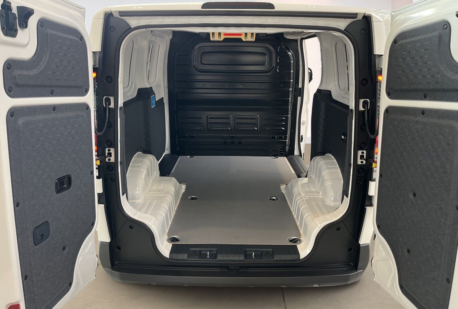 Kia PV5 Cargo L2H1 Long Range Work Pro