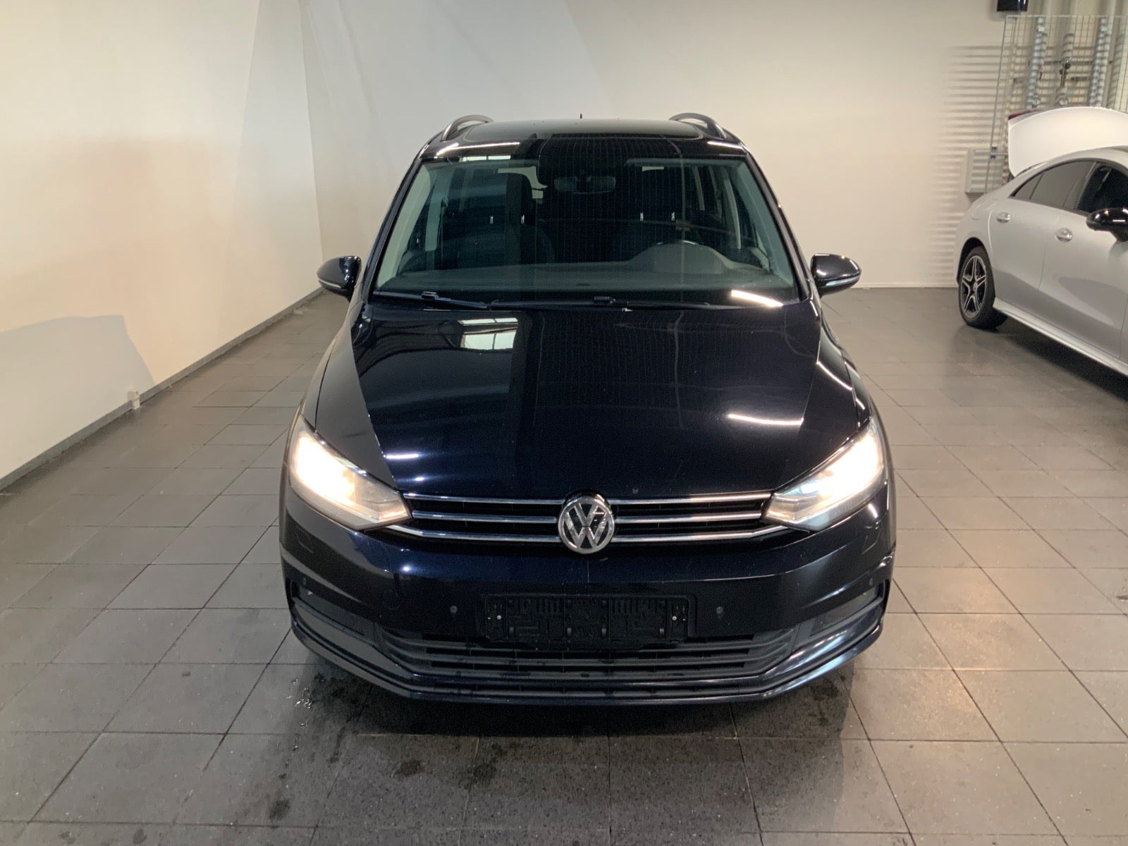 VW Touran (2/8)