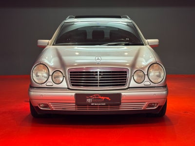 Mercedes E320 3,2 Avantgarde stc. 5d