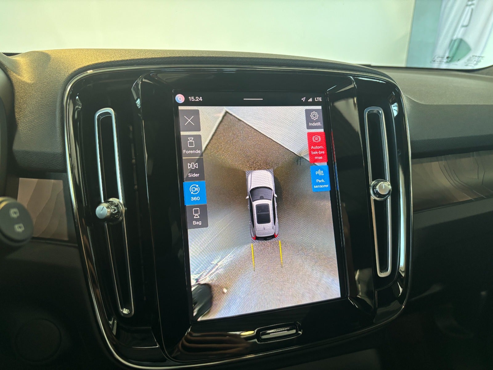 Volvo XC40 P8 ReCharge Twin Ultimate 5d - 18