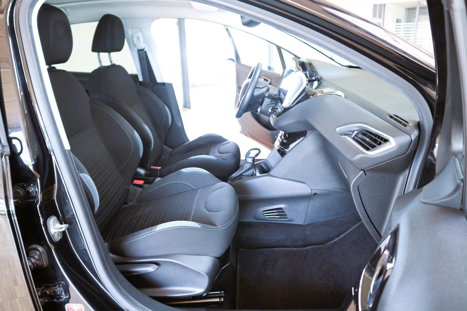 Billede af Peugeot 208 1,2 VTi Allure Sky