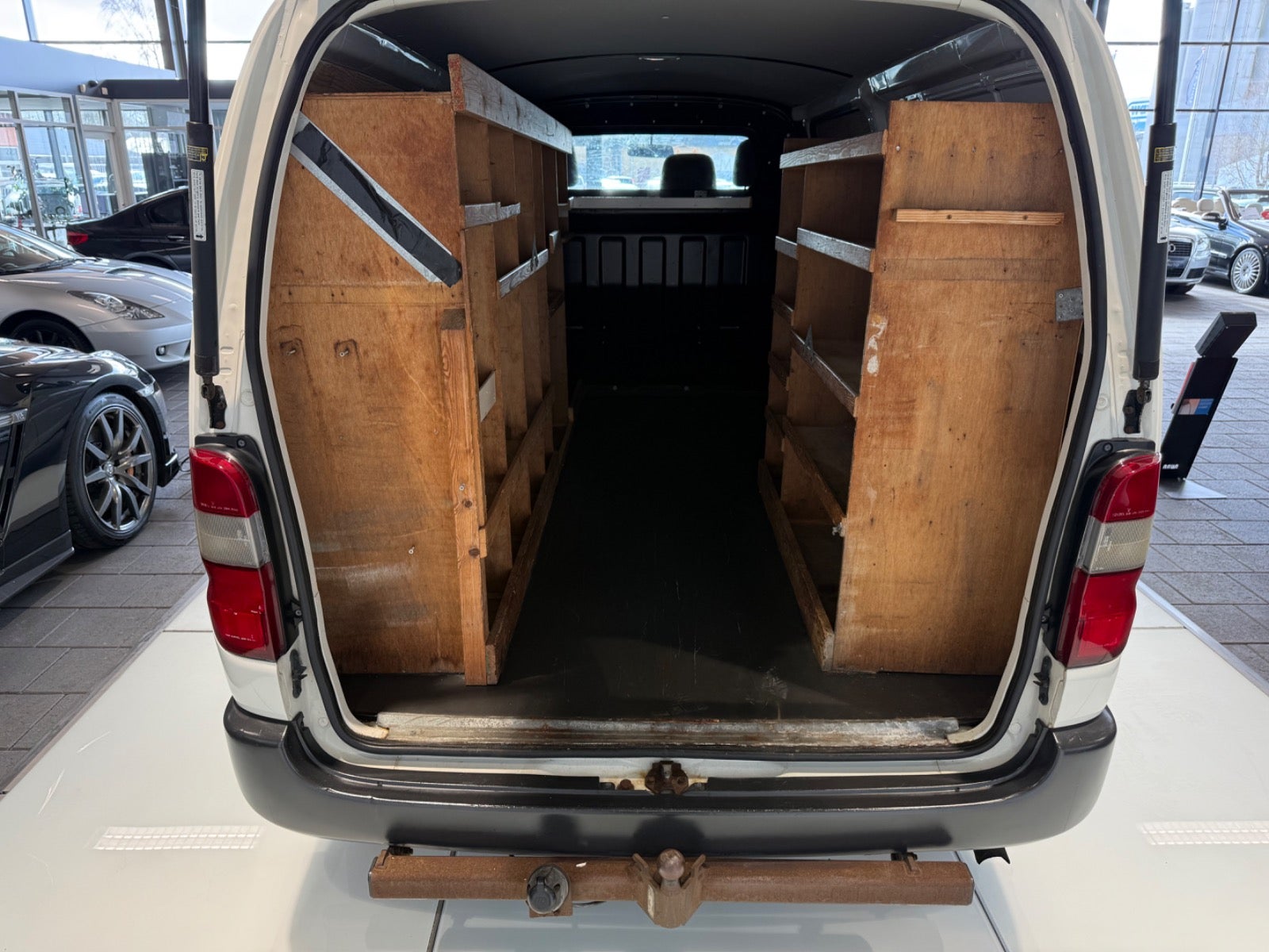 Billede af Toyota HiAce 2,5 D-4D 117 Komfort lang