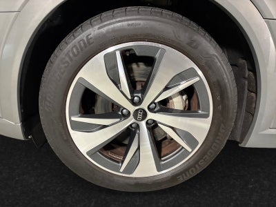 Audi Q8 e-tron S-line quattro Van