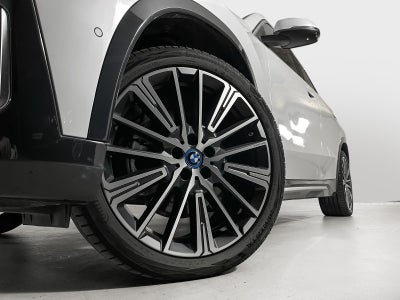 BMW iX1 xDrive30 X-Line