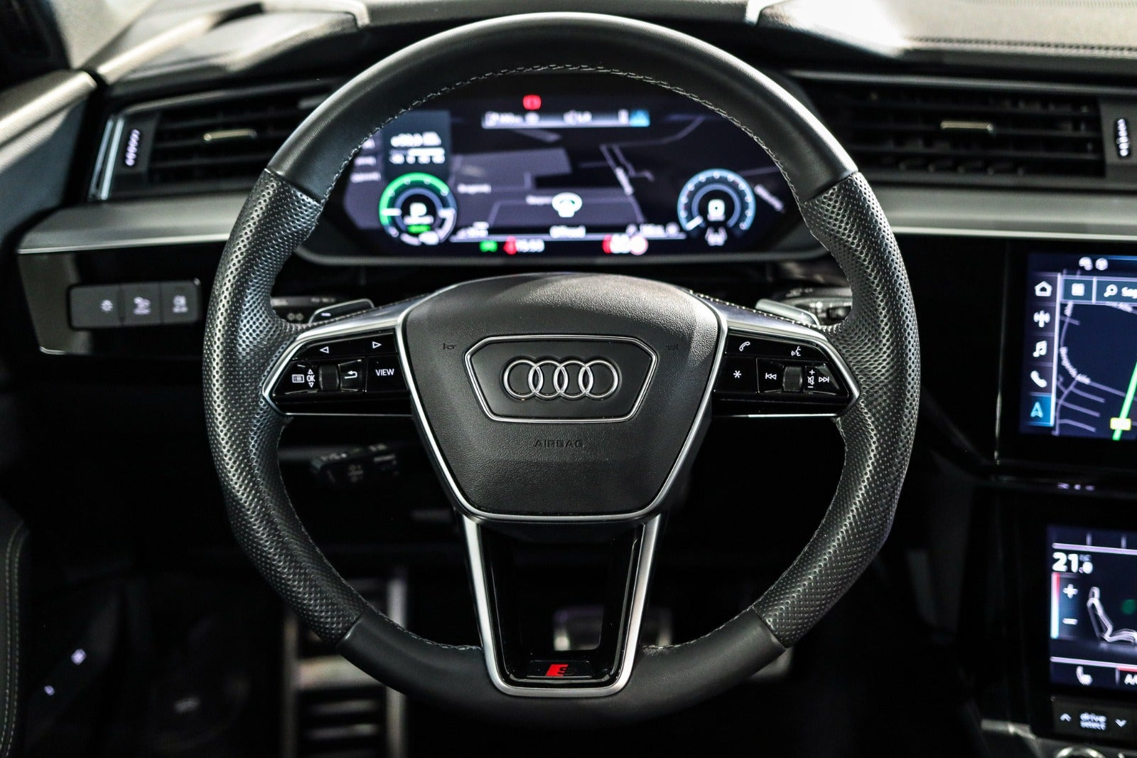 Billede af Audi Q8 e-tron 55 S-line Sportback quattro