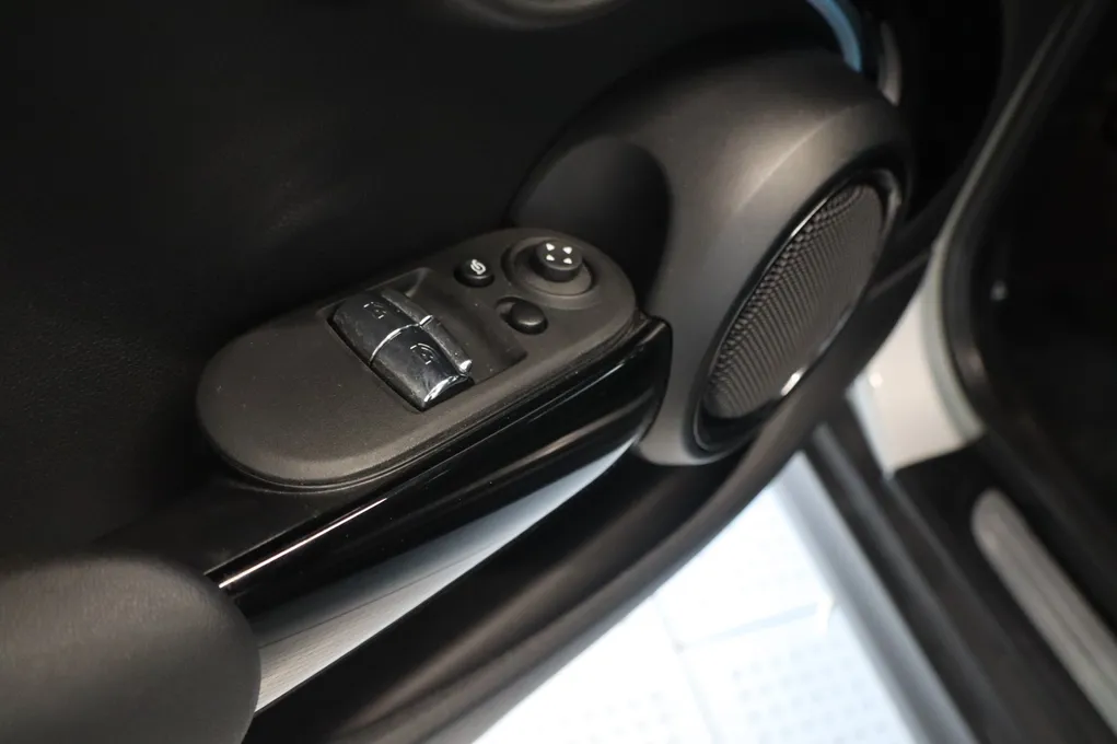 MINI Cooper SE Classic Trim