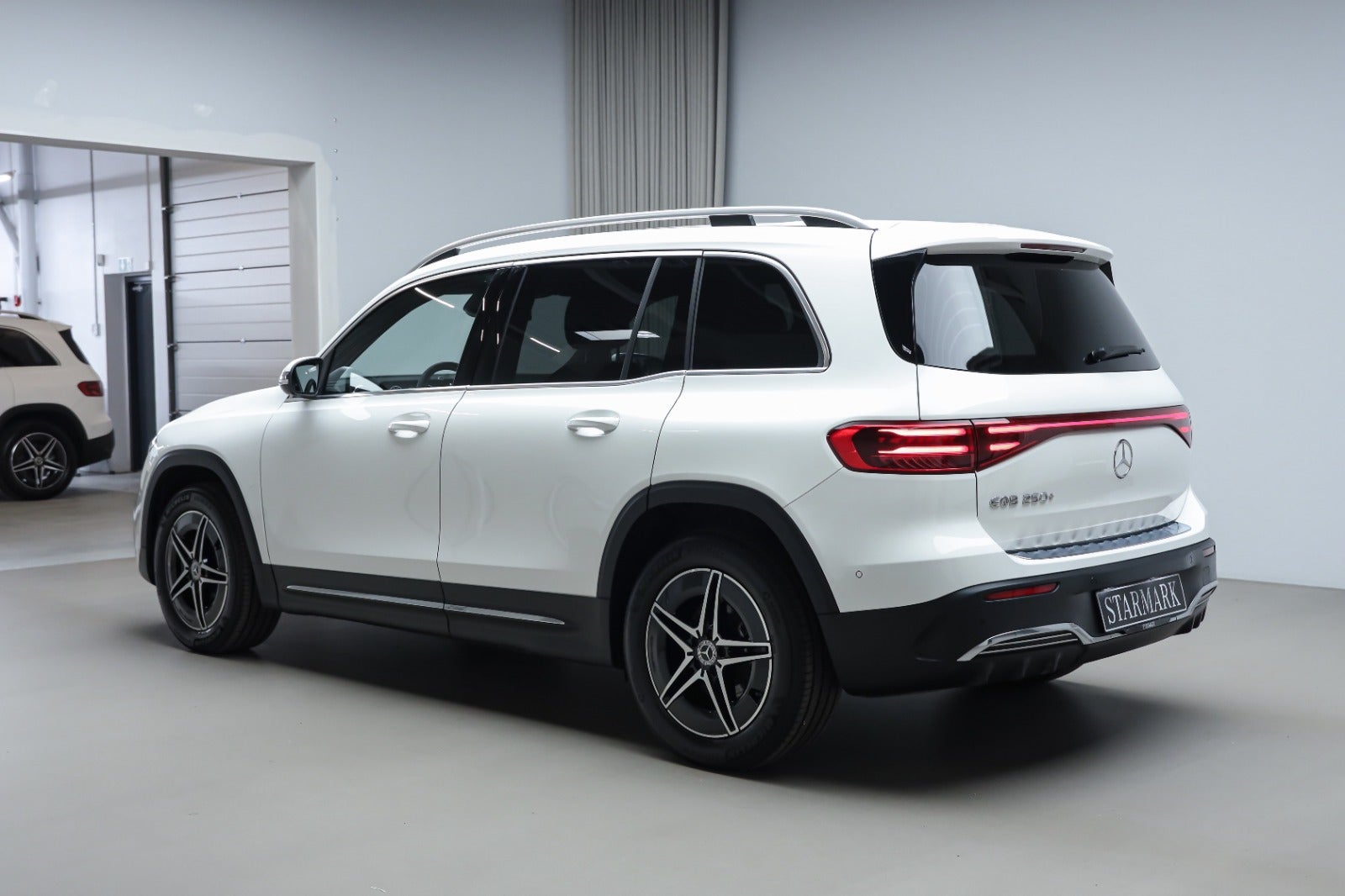 Mercedes-Benz EQB 250+ (3/8)