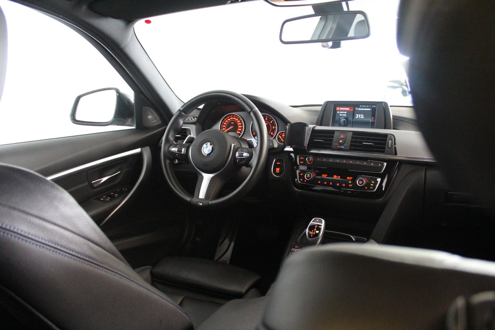 Billede af BMW 330d 3,0 Touring M-Sport aut.