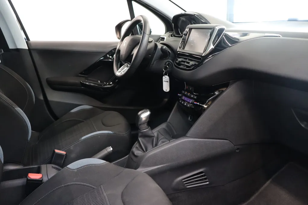 Peugeot 208 VTi Allure Sky