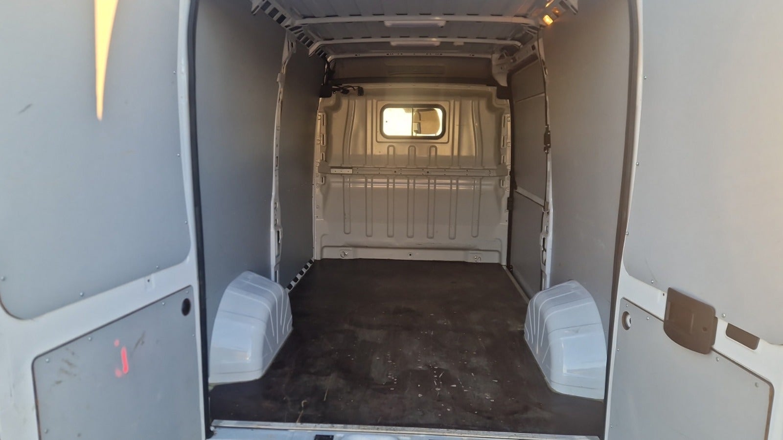 Billede af Citroën Jumper 33 2,2 BlueHDi 140 L2H2 FlexLine