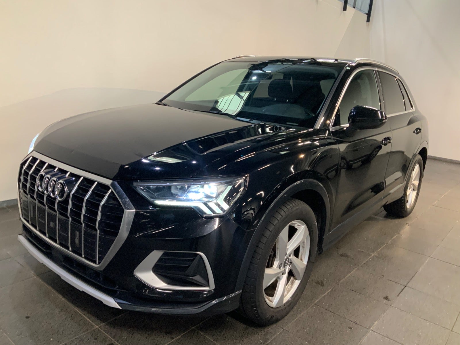 Audi Q3 (1/8)