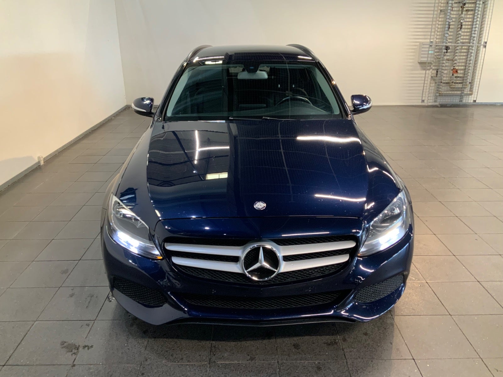 Mercedes-Benz C 200 (2/8)
