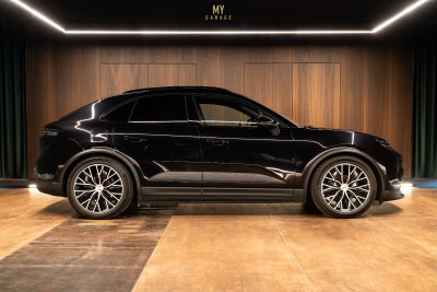 Porsche Macan 4   5d