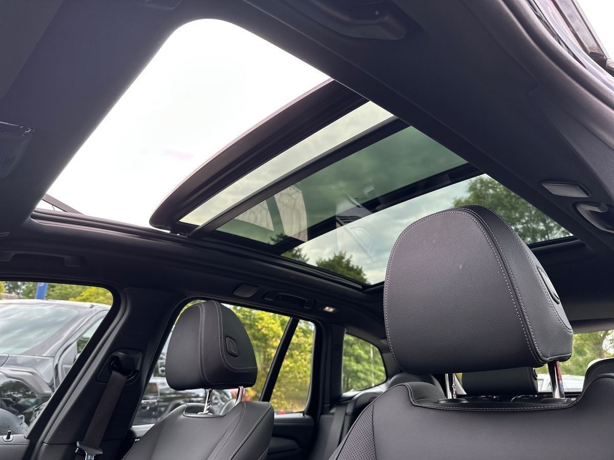 BMW iX3 Charged M-Sport billede 3