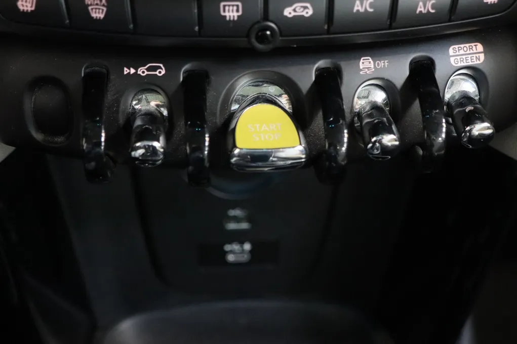 MINI Cooper SE Camden Edition