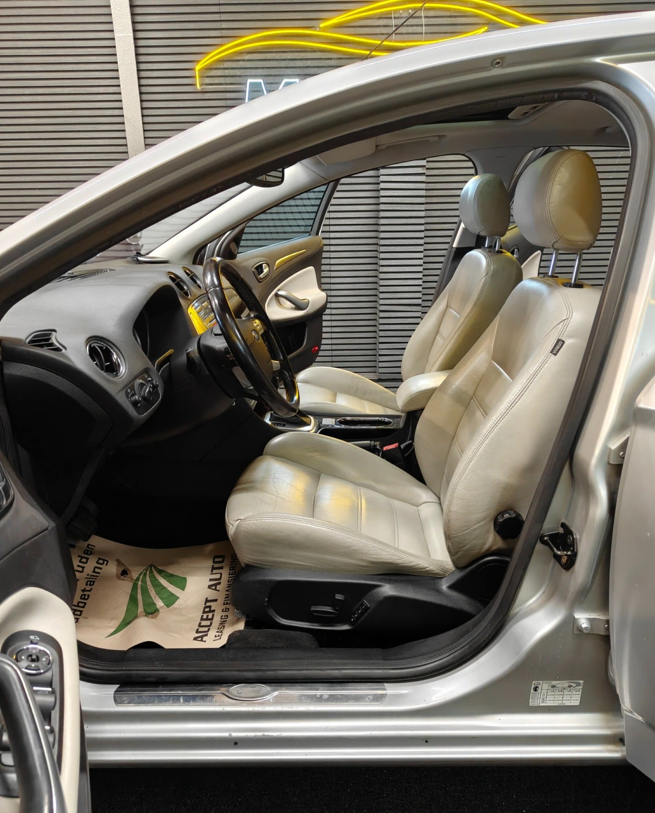 Billede af Ford Mondeo 2,3 Ghia aut.