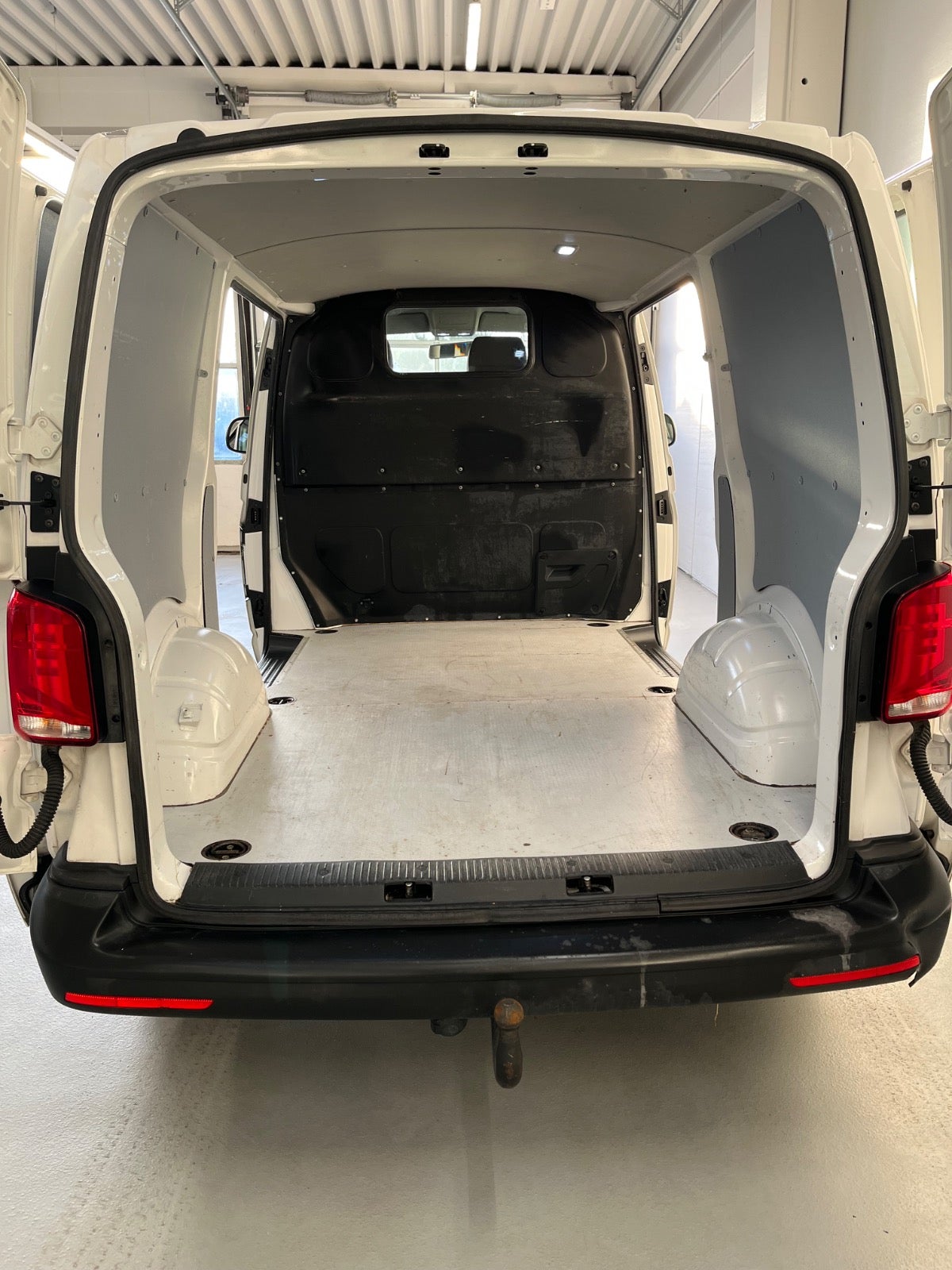 Billede af VW Transporter 2,0 TDi 150 Kassevogn DSG 4Motion kort