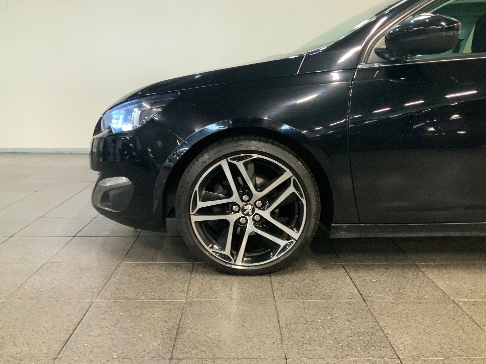 Peugeot 308 (4/8)