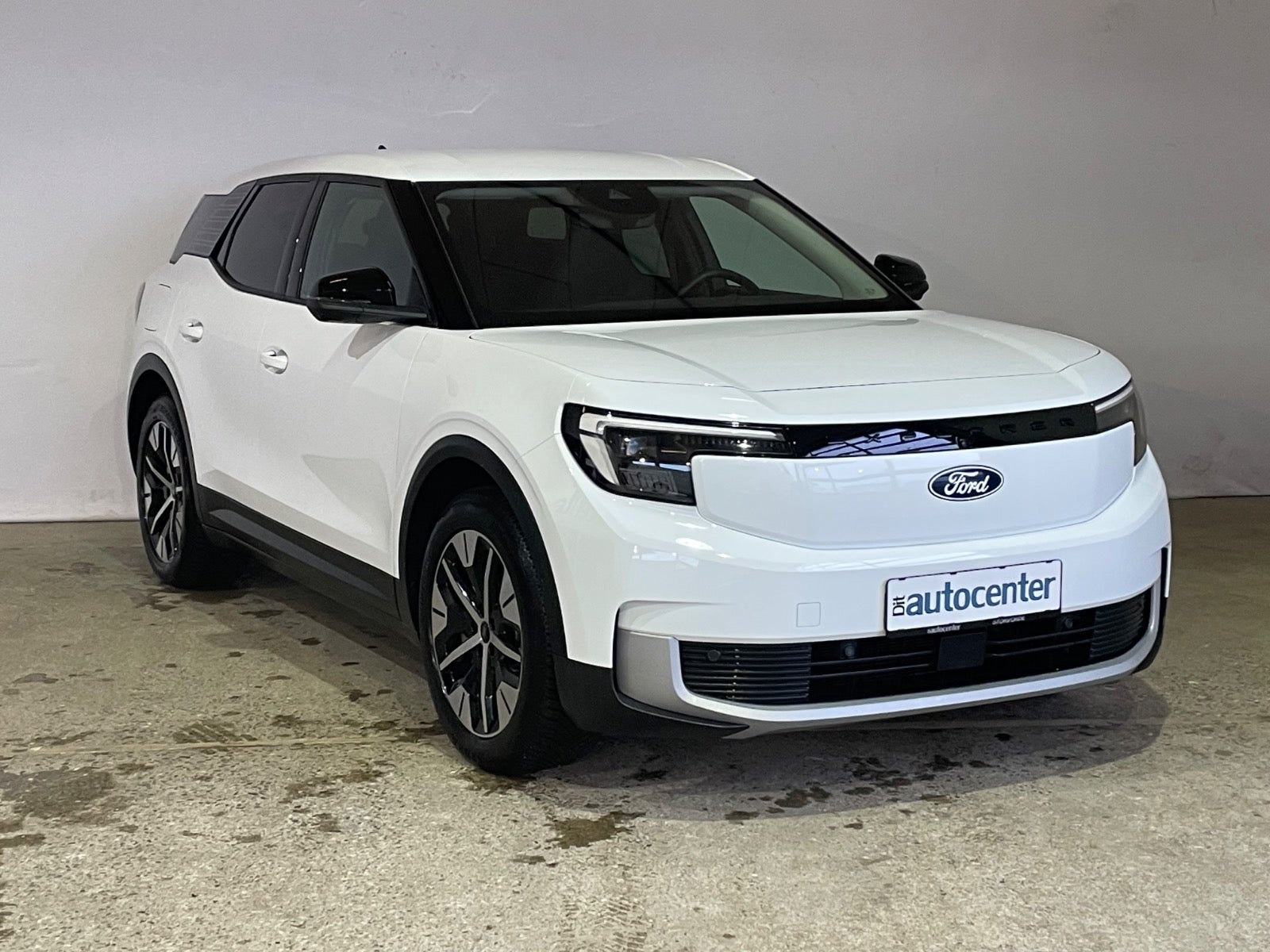 Ford Explorer Select Extended Range