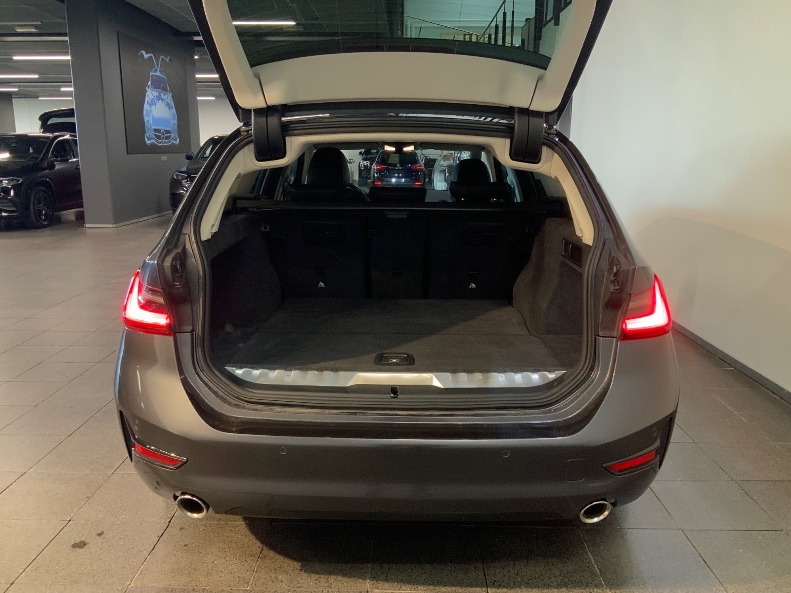 BMW 330e (5/8)