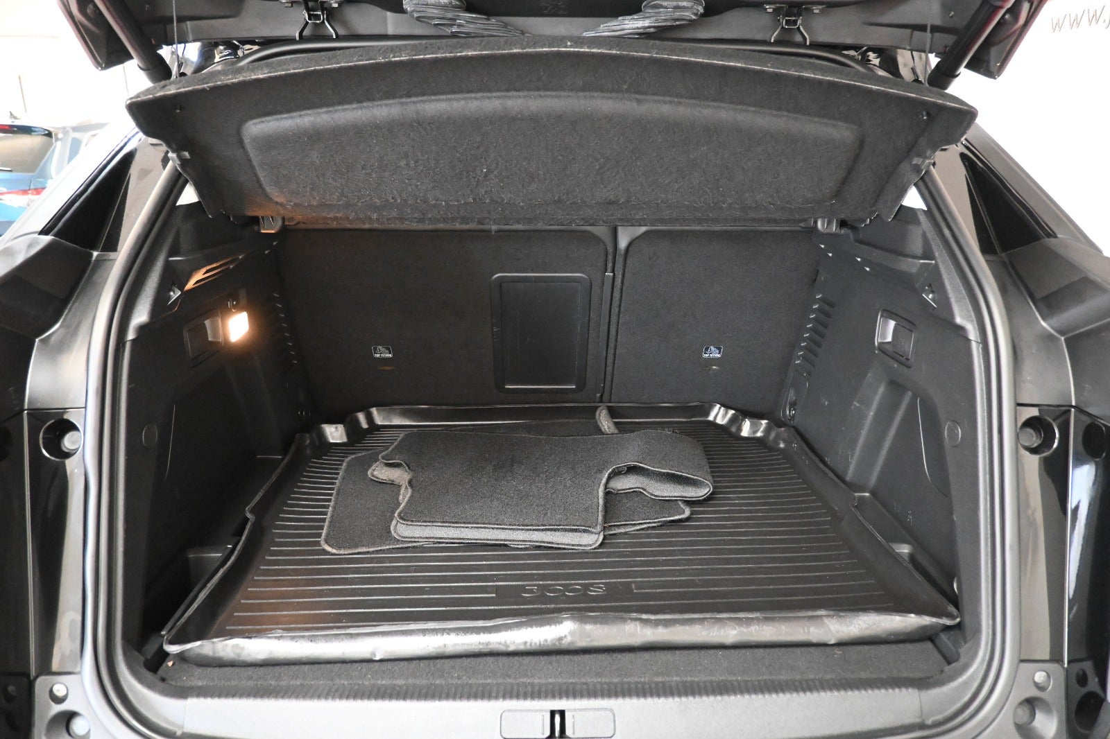 Peugeot 3008 BlueHDi 130 Allure LTD EAT8