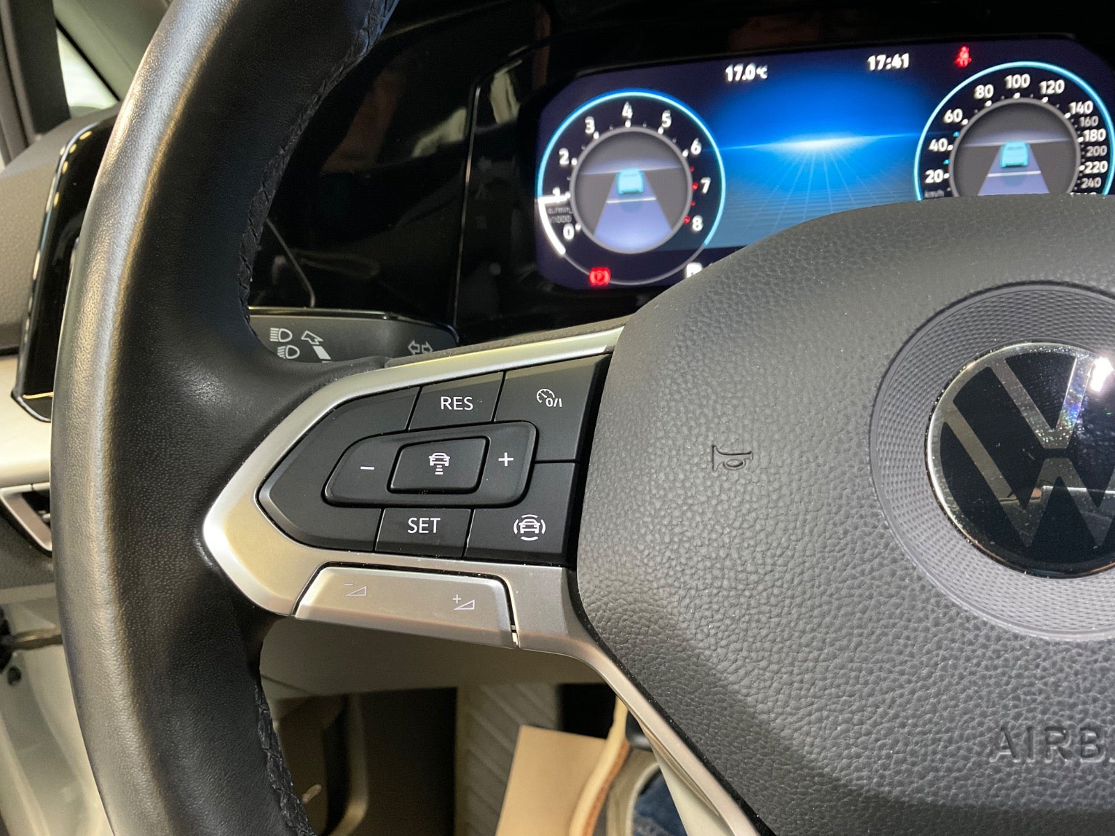 VW Golf VIII 1,5 TSi 130 Life Variant 5d - 10