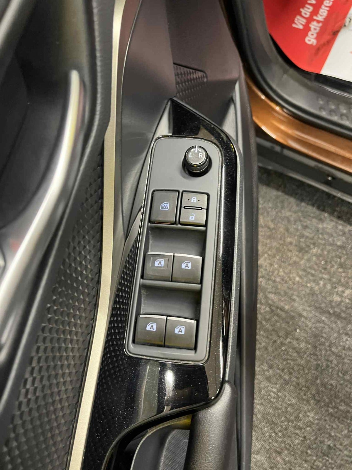 Billede af Toyota C-HR 1,8 Hybrid C-ENTER CVT