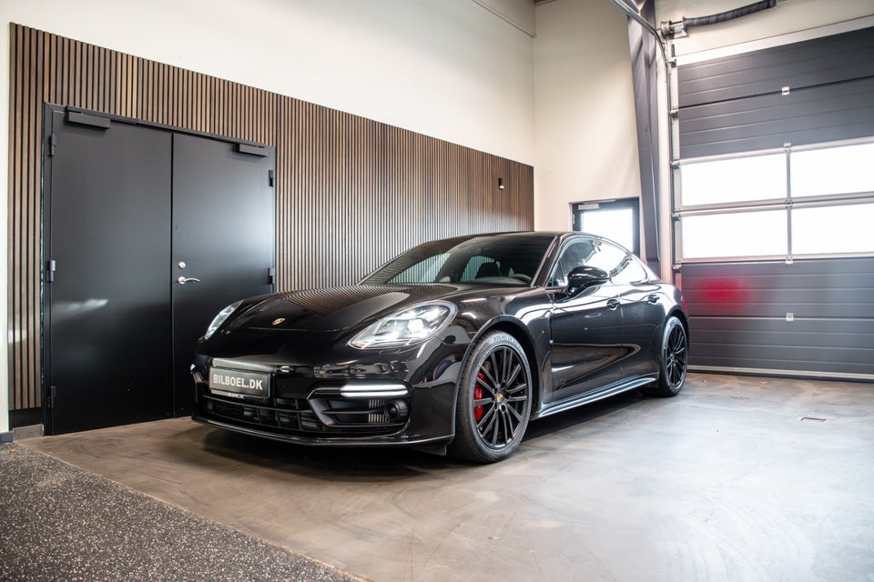 Porsche Panamera GTS PDK