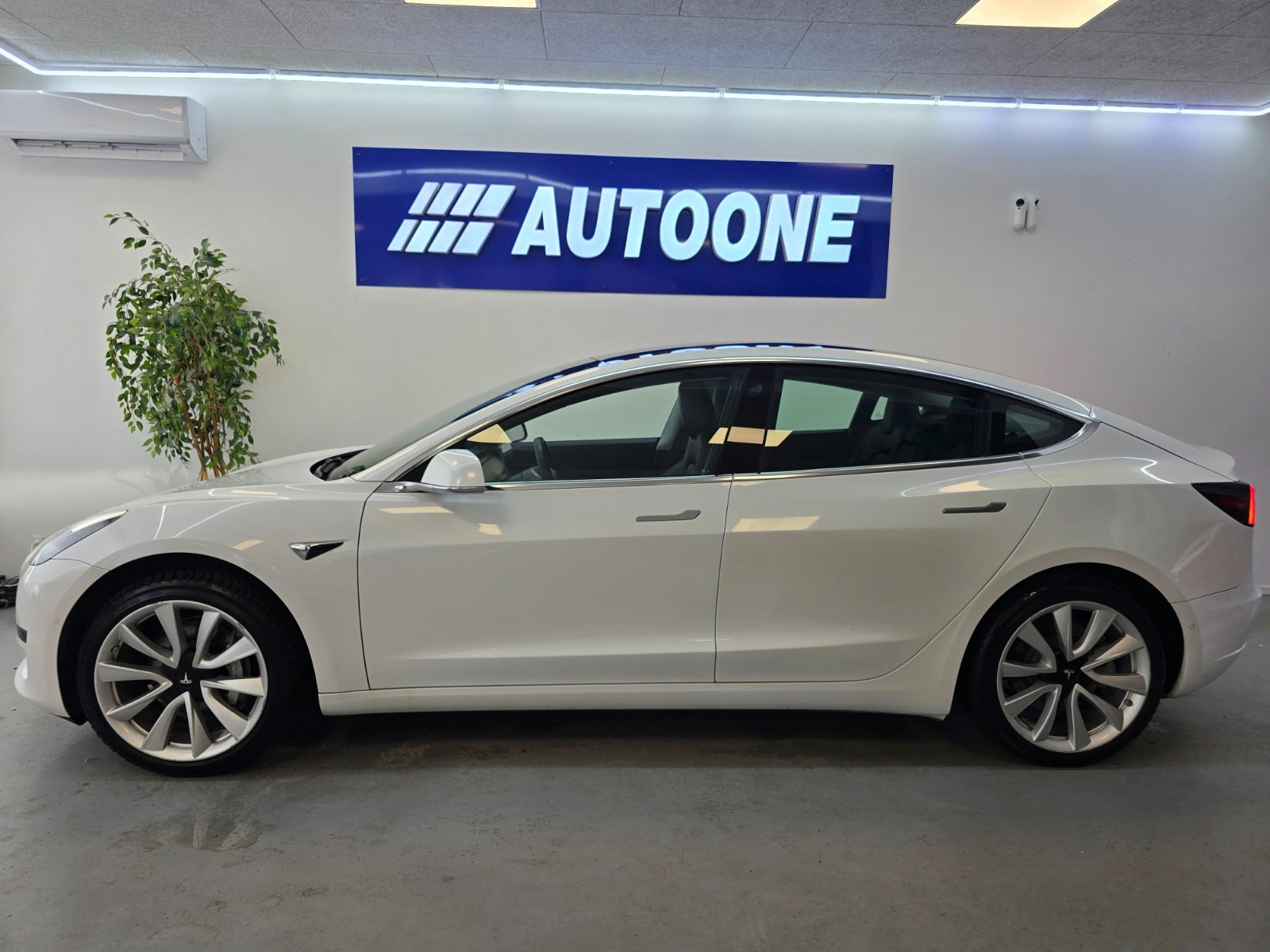 Billede af Tesla Model 3 Standard Range+ RWD