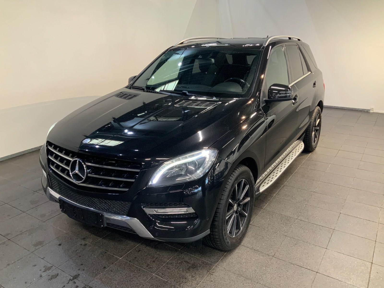Mercedes-Benz ML 350 (1/8)