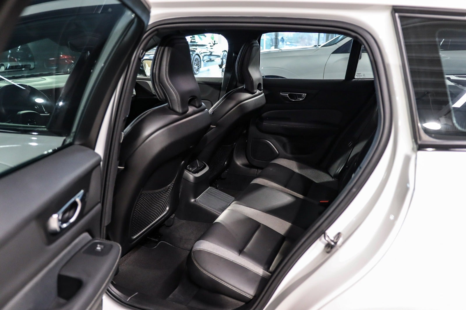 Billede af Volvo V60 2,0 T6 ReCharge R-Design aut. AWD