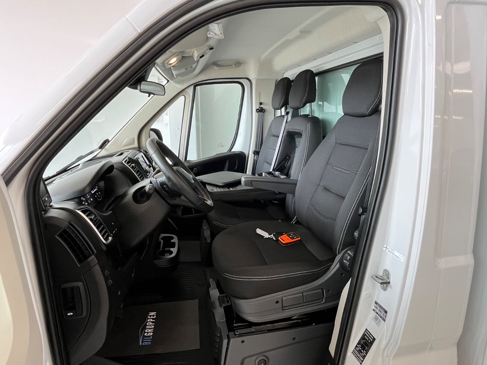 Billede af Peugeot Boxer 335 2,2 BlueHDi 140 L3 Premium EAT8