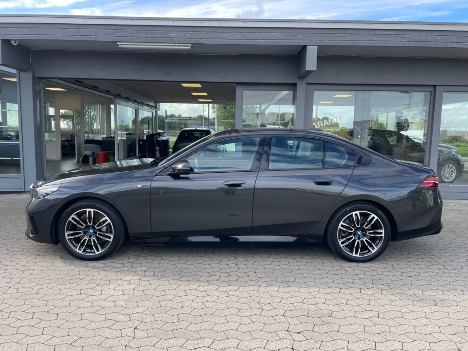 BMW i5 2024