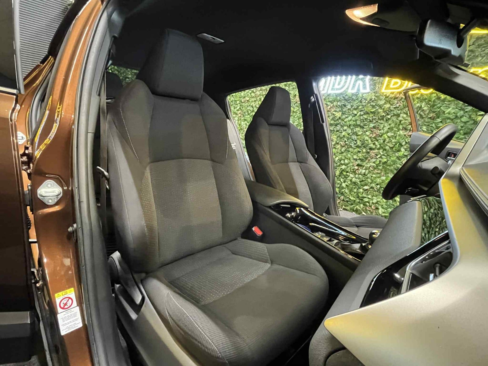 Billede af Toyota C-HR 1,8 Hybrid C-ENTER CVT