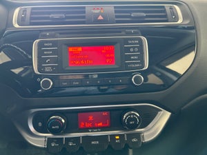 Kia Rio CVVT Attraction