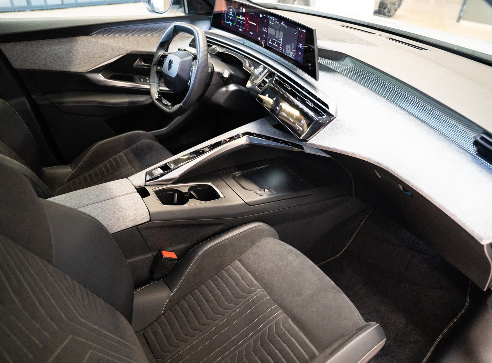Billede af Peugeot e-3008 77 GT Pack