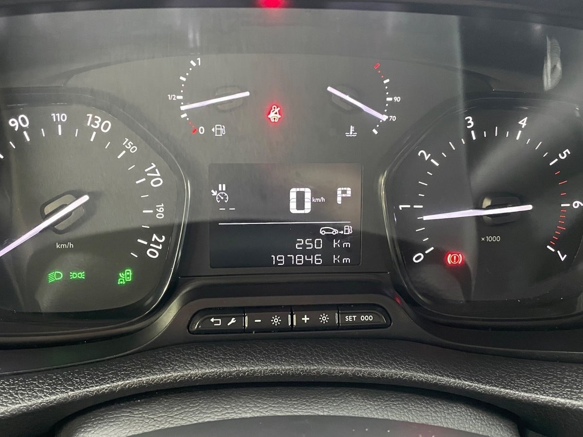 Billede af Peugeot Expert 2,0 BlueHDi 122 L3 Ultimate EAT8 Van
