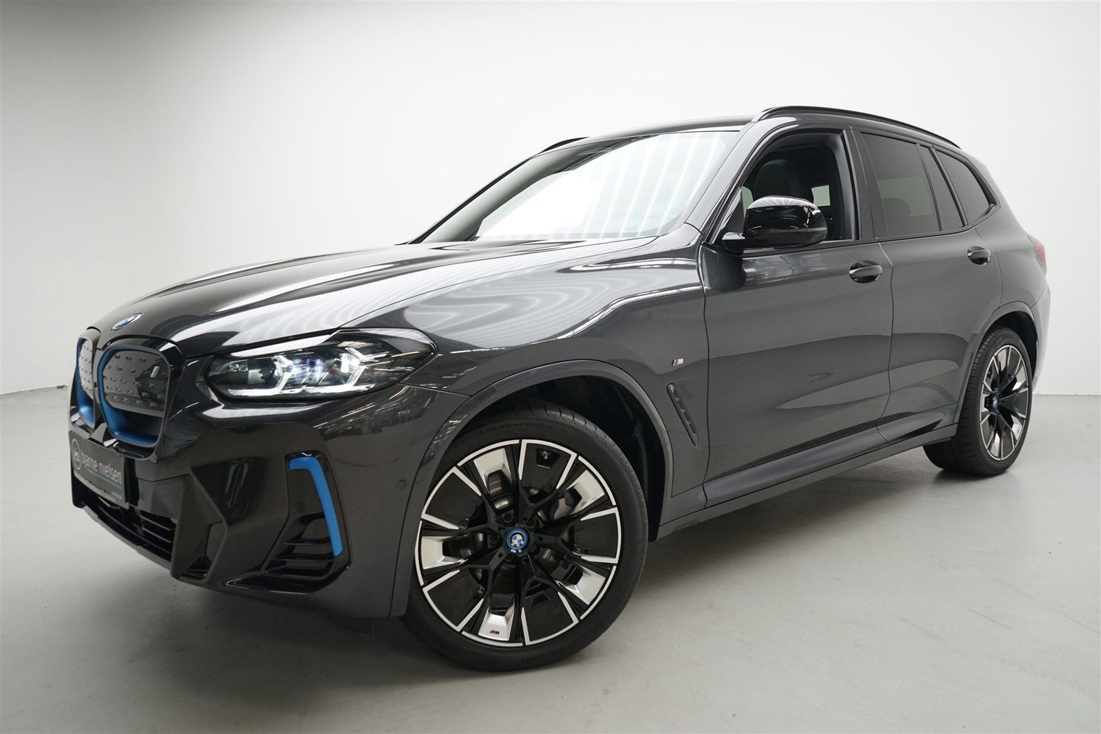 Brugt BMW iX3 Charged Plus M-Sport - 2023 - udstillet i Bjarne Nielsen A/S