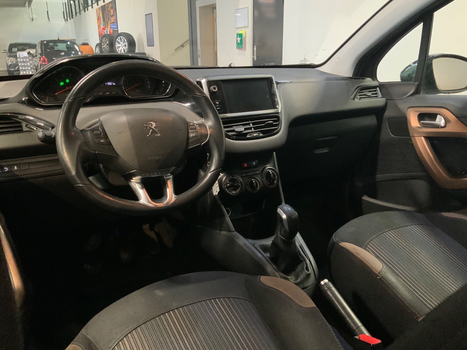 Peugeot 208 (7/8)