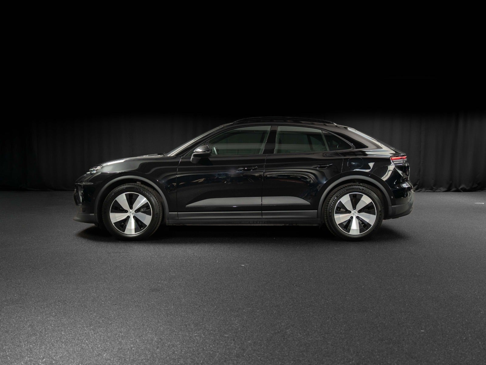 Gallery image 3 of 15