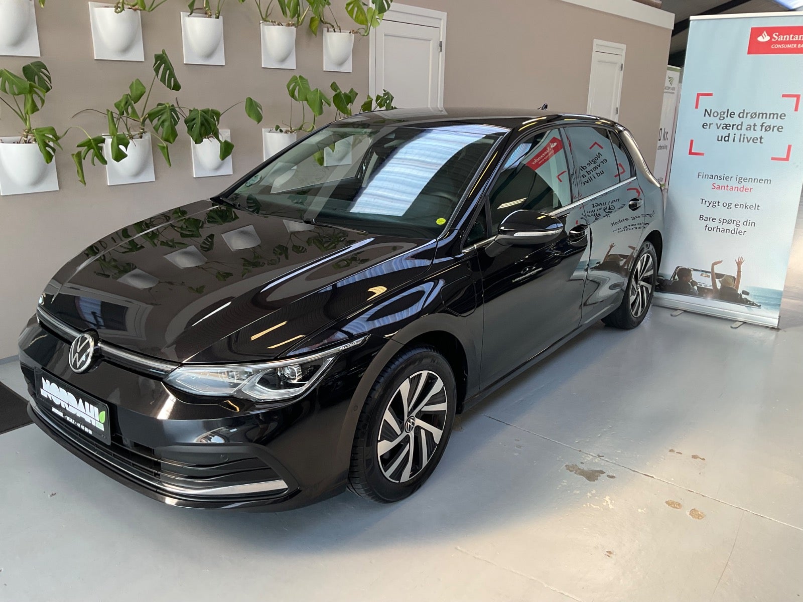 VW Golf VIII 1,4 eHybrid DSG 5d - 1