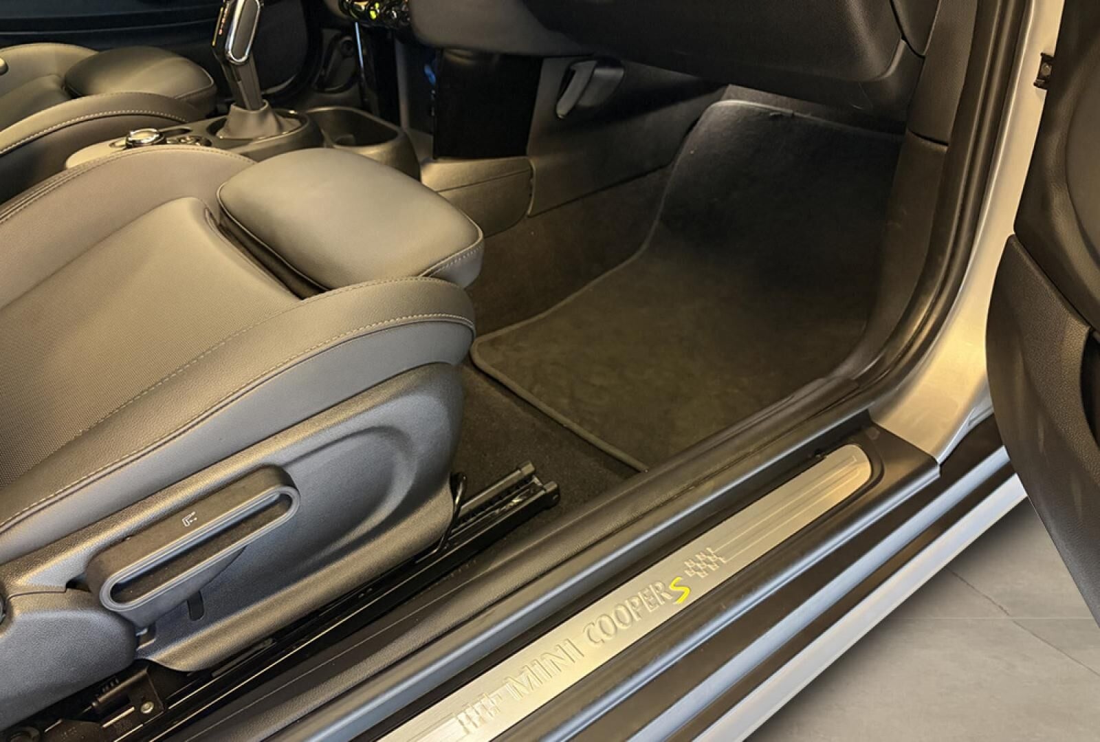 MINI Cooper SE Classic Trim