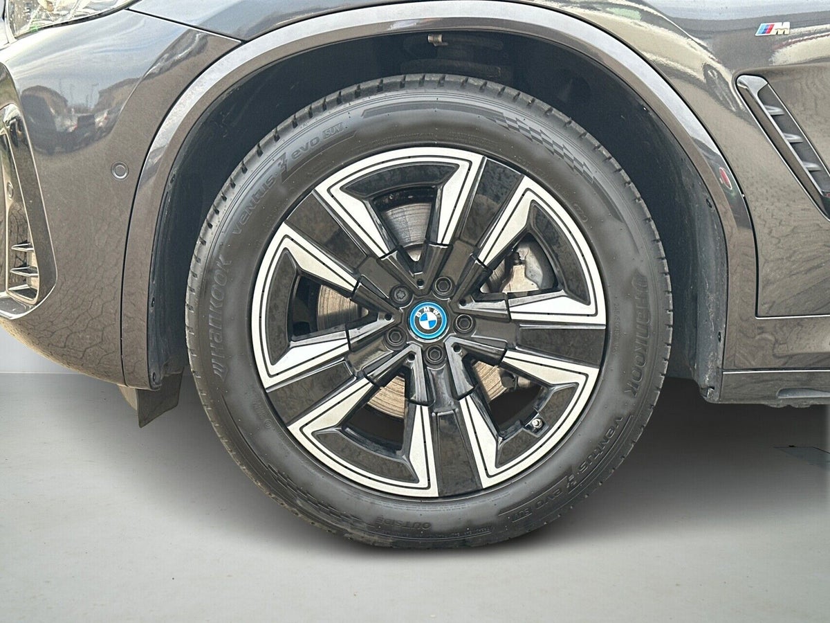 BMW iX3 Charged M-Sport billede 8