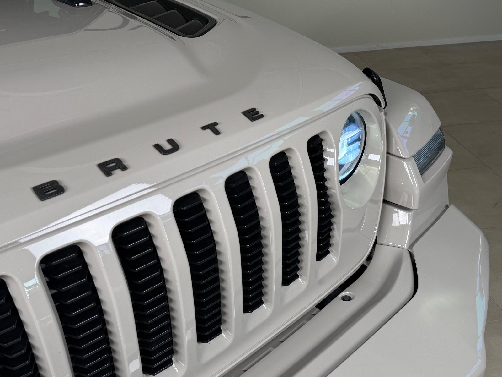 Jeep Wrangler Unlimited 2,0 T Brute Sky One aut. 4×4 4d - 3
