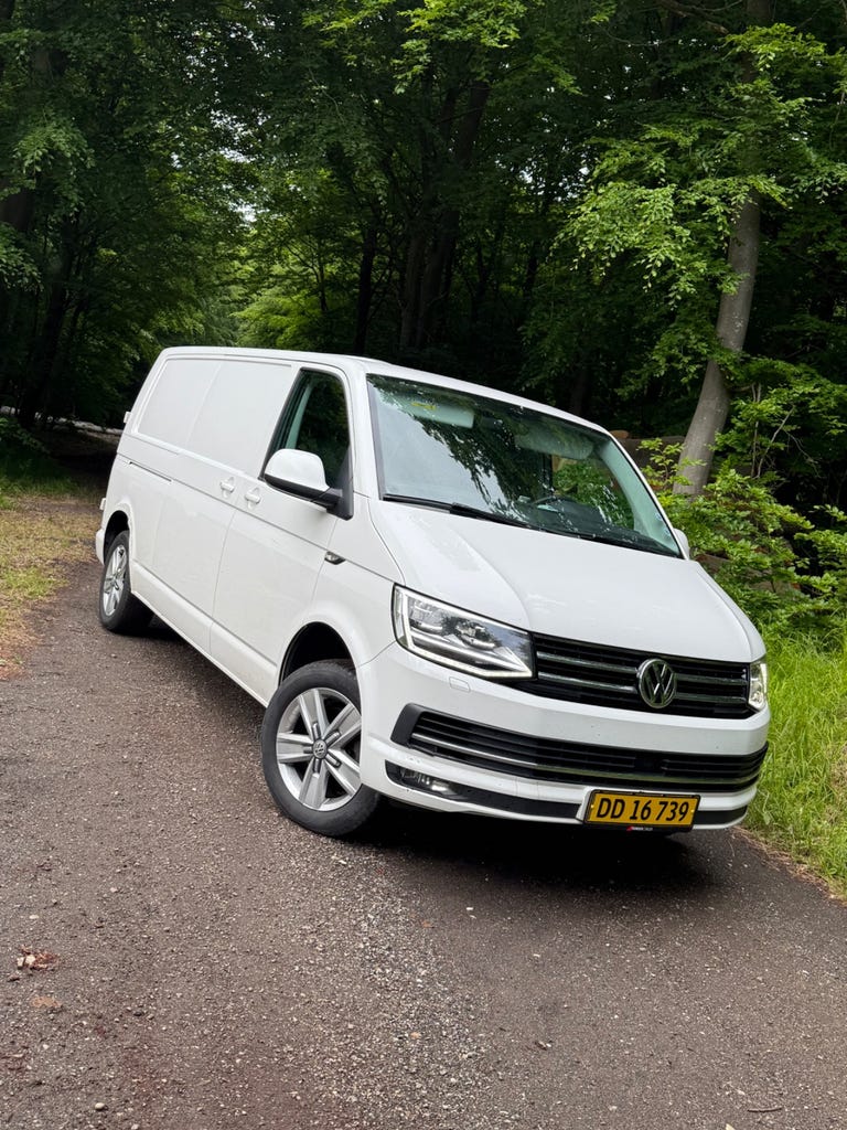 VW Transporter TDi 150 Kassevogn lang