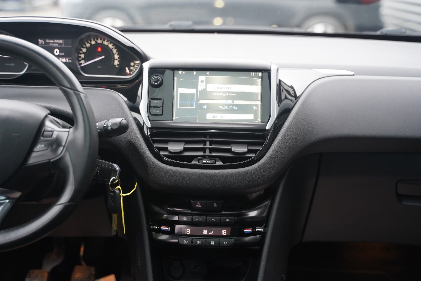 Billede af Peugeot 208 1,2 VTi Allure Sky