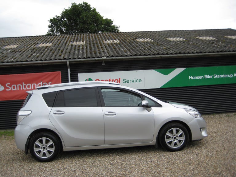 Toyota Sportsvan D-4D T2 Touch