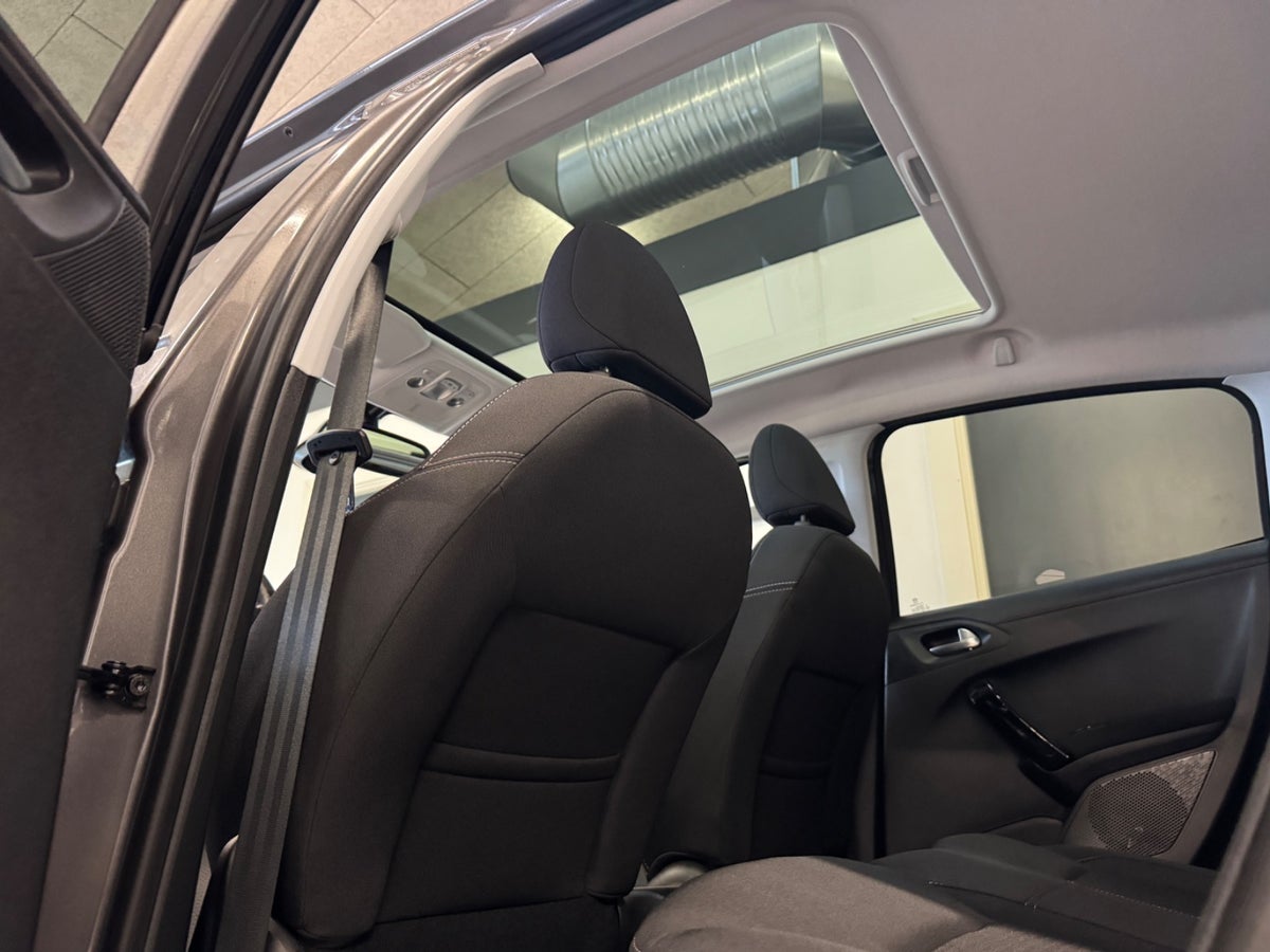 Peugeot 208 PureTech 82 Allure Sky